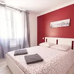 Apartment Domus Cesar, Wifi, Gare Et Arenes Nimes